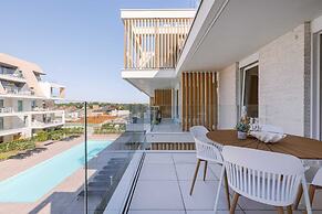 Beautiful Apartment With Pool Terrace and Parking