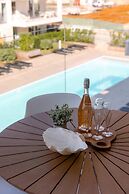 Beautiful Apartment With Pool Terrace and Parking