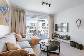 Beautiful Apartment With Pool Terrace and Parking