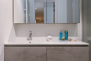 Beautiful Apartment With Pool Terrace and Parking