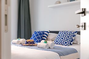 Beautiful Apartment With Pool Terrace and Parking