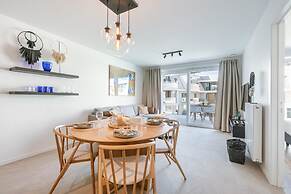 Beautiful Apartment With Pool Terrace and Parking