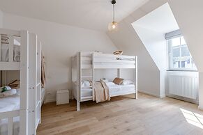 Modern House Julie With Spacious Garden and Garage