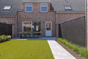 Modern House Julie With Spacious Garden and Garage