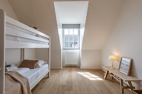 Modern House Julie With Spacious Garden and Garage