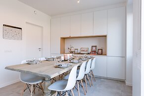 Modern House Julie With Spacious Garden and Garage