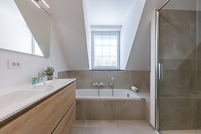 Modern House Julie With Spacious Garden and Garage