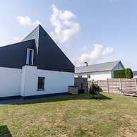 Spacious House With Garden and Parking