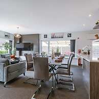 Spacious House With Garden and Parking
