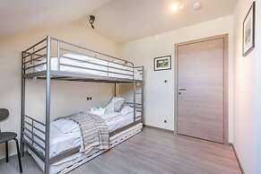 Spacious House With Garden and Parking