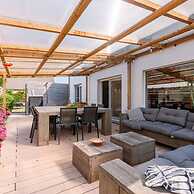 Spacious House With Garden and Parking