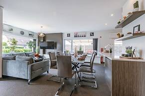 Spacious House With Garden and Parking