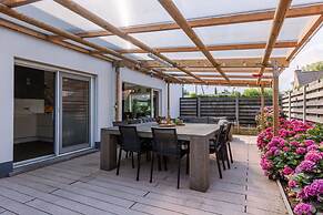 Spacious House With Garden and Parking