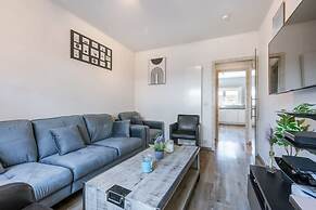 Spacious House With Garden and Parking