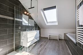 Spacious House With Garden and Parking