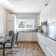 Spacious House With Garden and Parking