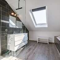 Spacious House With Garden and Parking