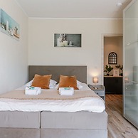 Spacious House With Garden and Parking