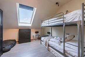 Spacious House With Garden and Parking