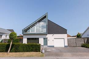 Spacious House With Garden and Parking
