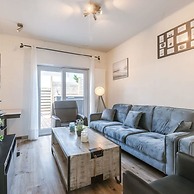 Spacious House With Garden and Parking