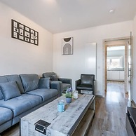 Spacious House With Garden and Parking