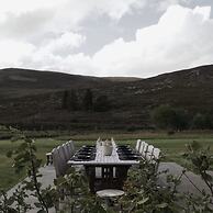 Gairnshiel Lodge - Unique Exclusive Lodge Next to the Castle