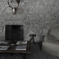 Gairnshiel Lodge - Unique Exclusive Lodge Next to the Castle