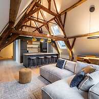 City-view Loft With Wooden Beams and Mezzanine