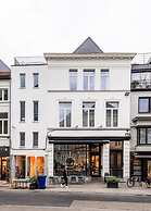 City-view Loft With Wooden Beams and Mezzanine