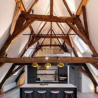 City-view Loft With Wooden Beams and Mezzanine