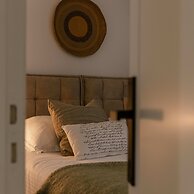 Pleasant 2 Bedroom Apartment With Private Parking