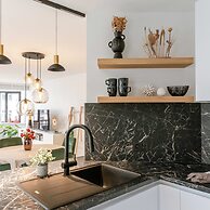 Pleasant 2 Bedroom Apartment With Private Parking