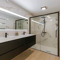 Pleasant 2 Bedroom Apartment With Private Parking