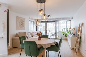 Pleasant 2 Bedroom Apartment With Private Parking