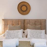 Pleasant 2 Bedroom Apartment With Private Parking