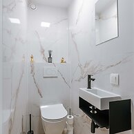 Pleasant 2 Bedroom Apartment With Private Parking