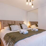 Pleasant 2 Bedroom Apartment With Private Parking