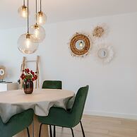 Pleasant 2 Bedroom Apartment With Private Parking