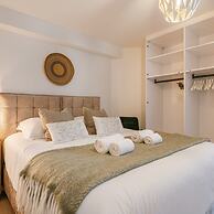 Pleasant 2 Bedroom Apartment With Private Parking