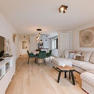 Pleasant 2 Bedroom Apartment With Private Parking