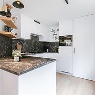 Pleasant 2 Bedroom Apartment With Private Parking