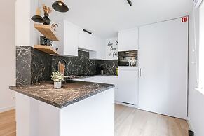 Pleasant 2 Bedroom Apartment With Private Parking