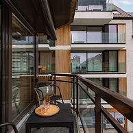 Pleasant 2 Bedroom Apartment With Private Parking