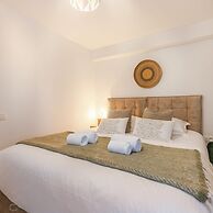 Pleasant 2 Bedroom Apartment With Private Parking