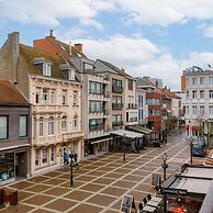 Pleasant 2 Bedroom Apartment With Private Parking