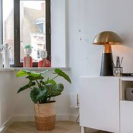 Pleasant 2 Bedroom Apartment With Private Parking