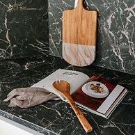 Pleasant 2 Bedroom Apartment With Private Parking