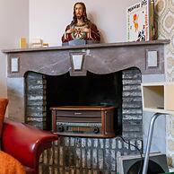 Retro Apartment for two With a Cozy City Garden