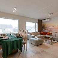 Spacious Getaway Close to the Beach and Airport